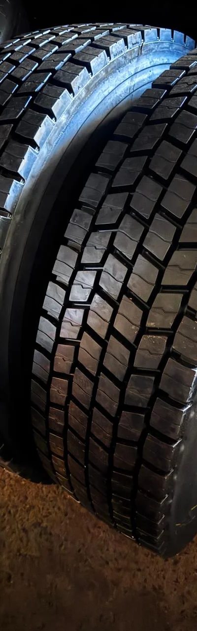 Pneu Ressolado 295/80R22.5 Borrachudo 295/80R22.5 ressolado para caminhão — RG Pneus Barretos (foto 1)