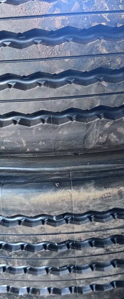 Pneu Bandag 305/75R24.5 Liso 305/75R24.5 ressolado para caminhão — RG Pneus Barretos