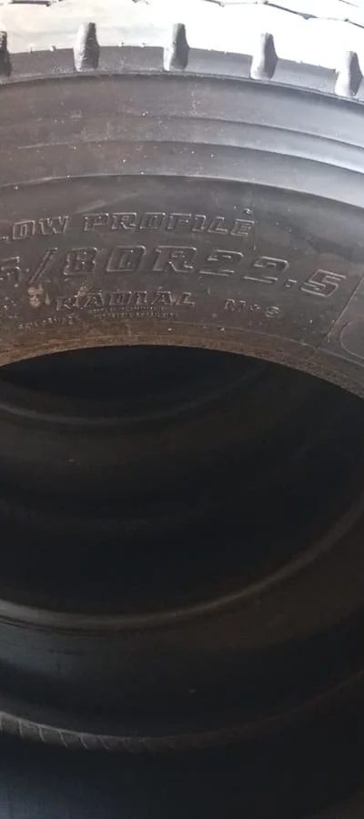 Pneu Diversas 275/80R22.5 Liso 275/80R22.5 usado para caminhão — RG Pneus Barretos (foto 1)