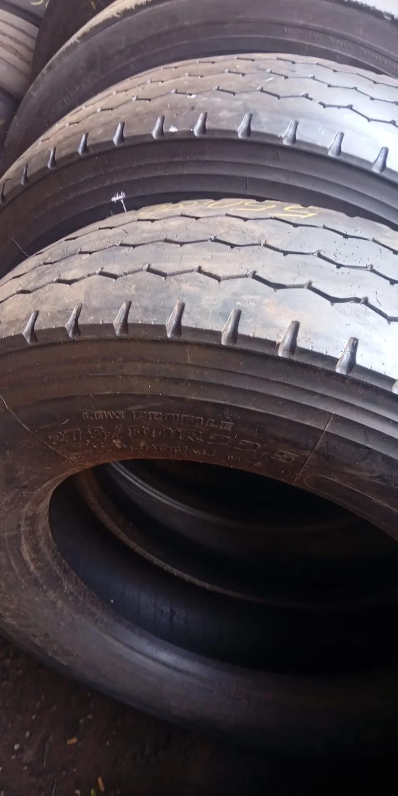 Diversas 275/80R22.5 Liso 275/80R22.5 para caminhão — RG Pneus Barretos (foto 2)