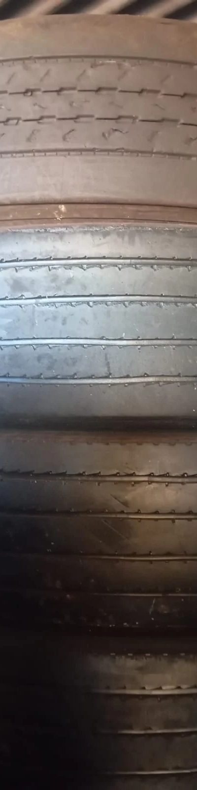 Pneu Diversas 305/75R24.5 Liso 305/75R24.5 usado para caminhão — RG Pneus Barretos (foto 1)